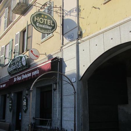 Hotel Excalibur Revello Extérieur photo