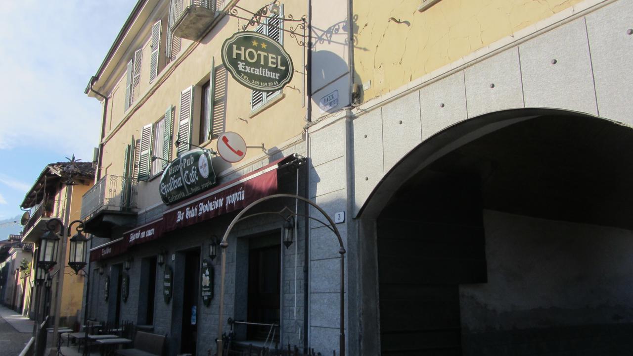 Hotel Excalibur Revello Extérieur photo
