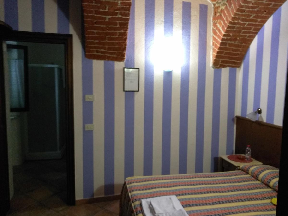 Hotel Excalibur Revello Extérieur photo