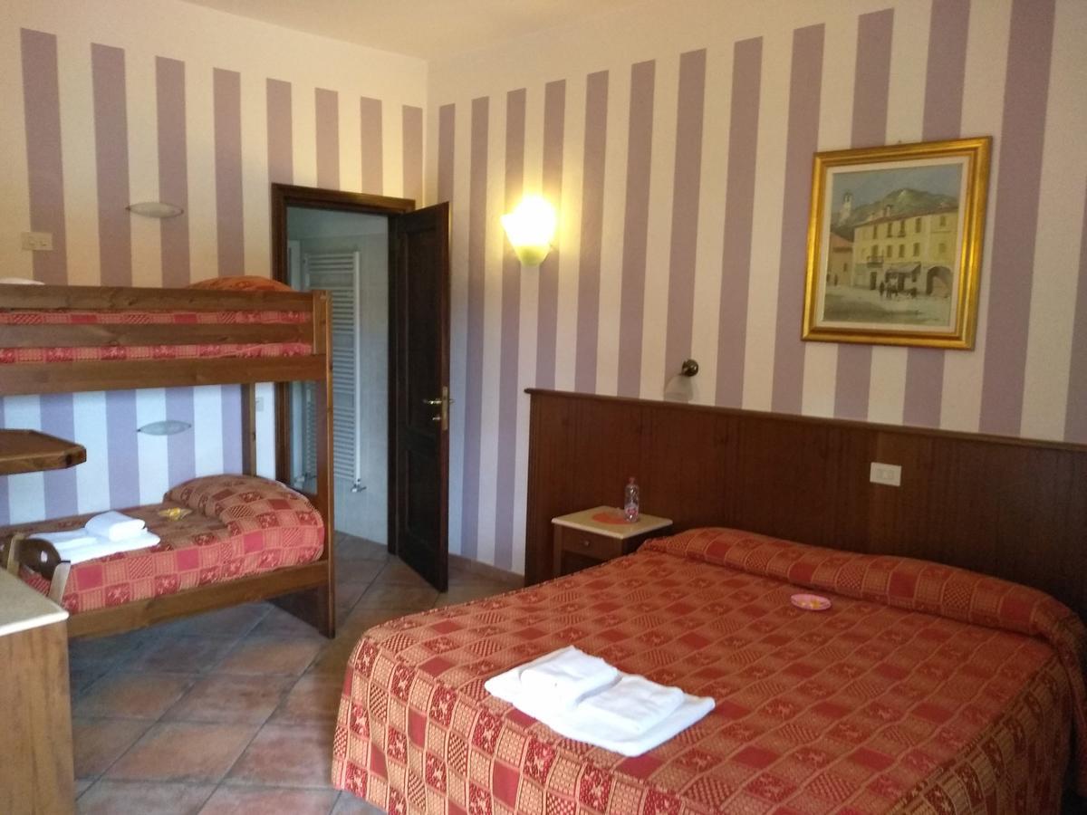 Hotel Excalibur Revello Extérieur photo